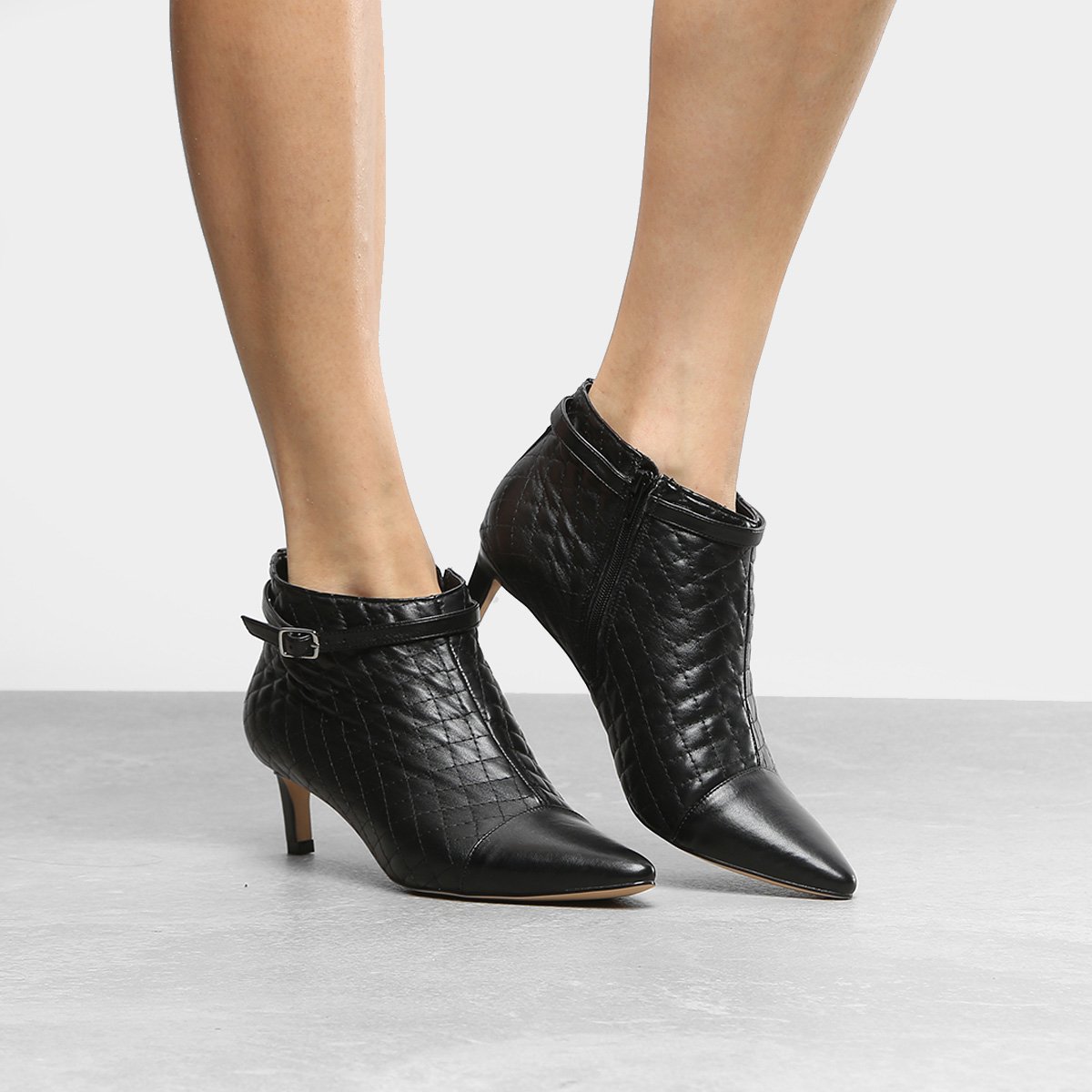 Bota Cano Curto Shoestock Salto Fino Matelassê Feminina - Preto | Shoestock