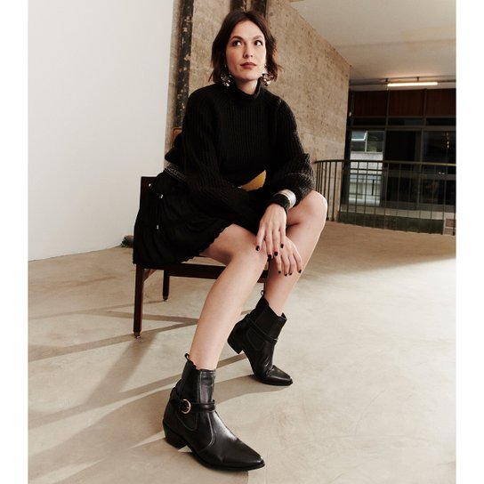 Bota Chelsea Shoestock Bia Perotti Couro Fivela Feminina