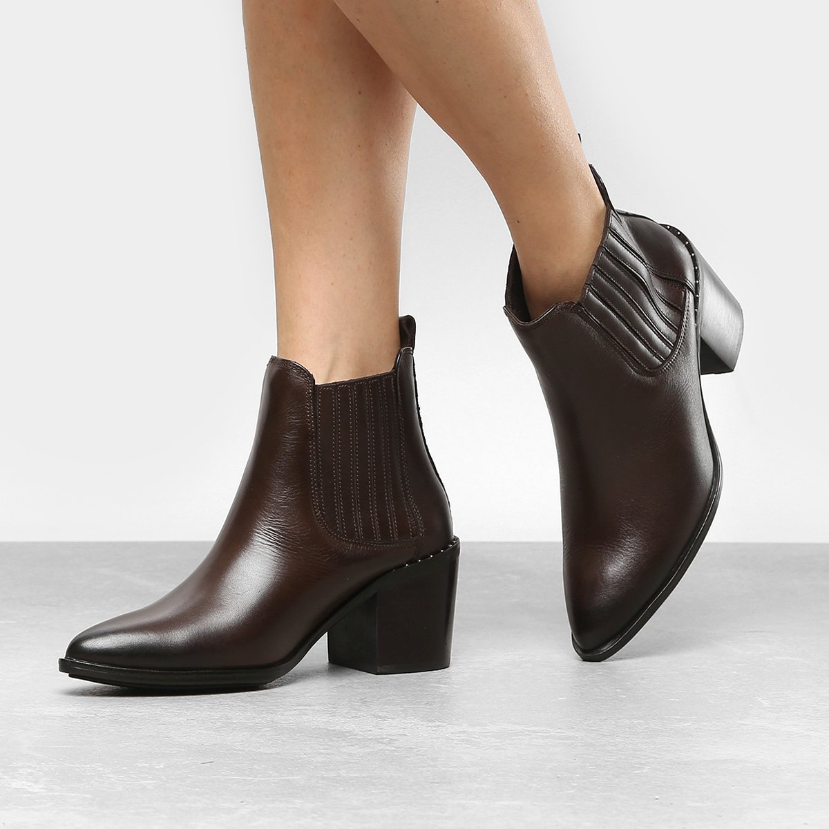 bota chelsea shoestock