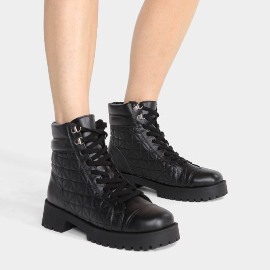 Bota Shoestock Couro Coturno Matelassê Tratorado Feminina