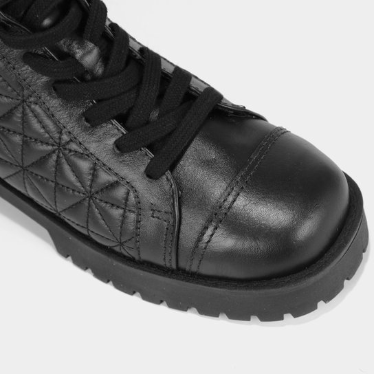 Bota Shoestock Couro Coturno Matelassê Tratorado Feminina