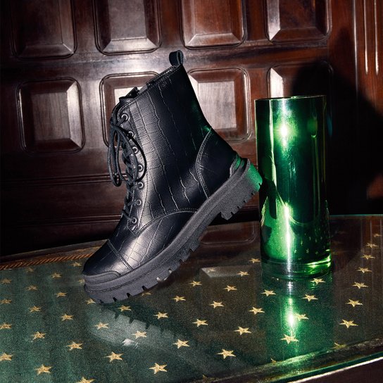 Bota Shoestock Couro Coturno Tratorado