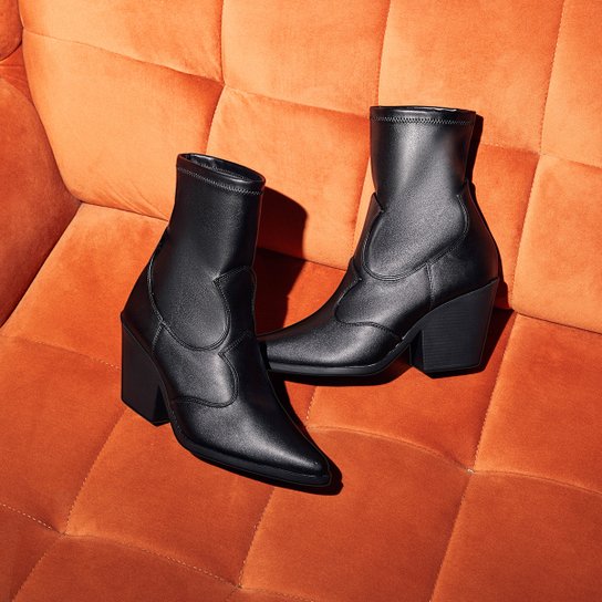 Bota Shoestock Western Bico Fino Salto Médio Feminina