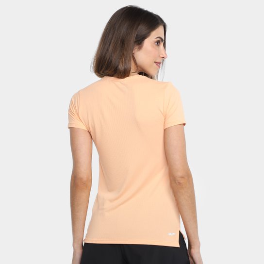 Camiseta New Balance Sport Essentials Feminina