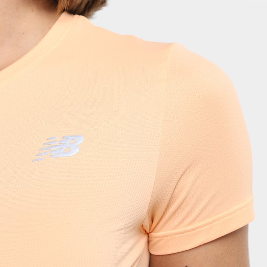 Camiseta New Balance Sport Essentials Feminina