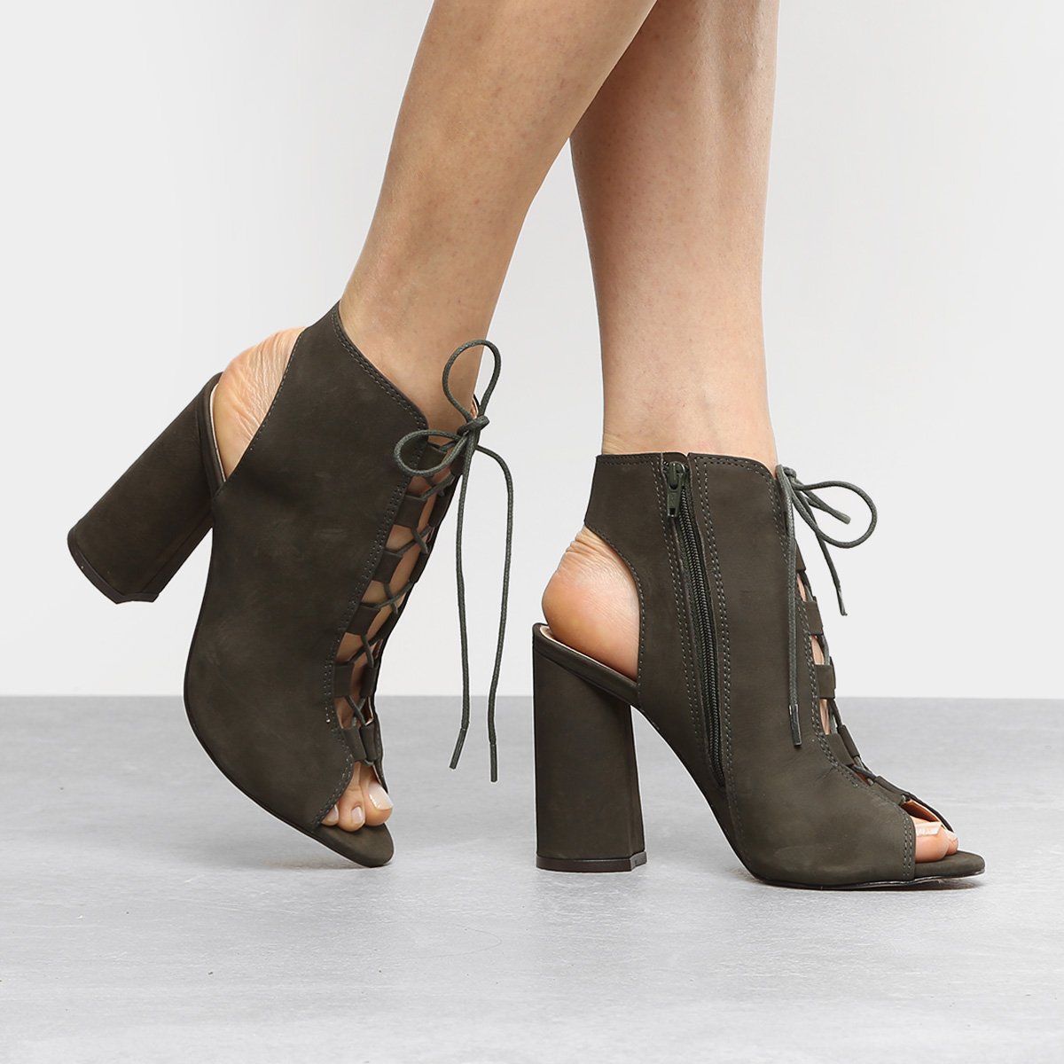 sandalia lace up salto grosso