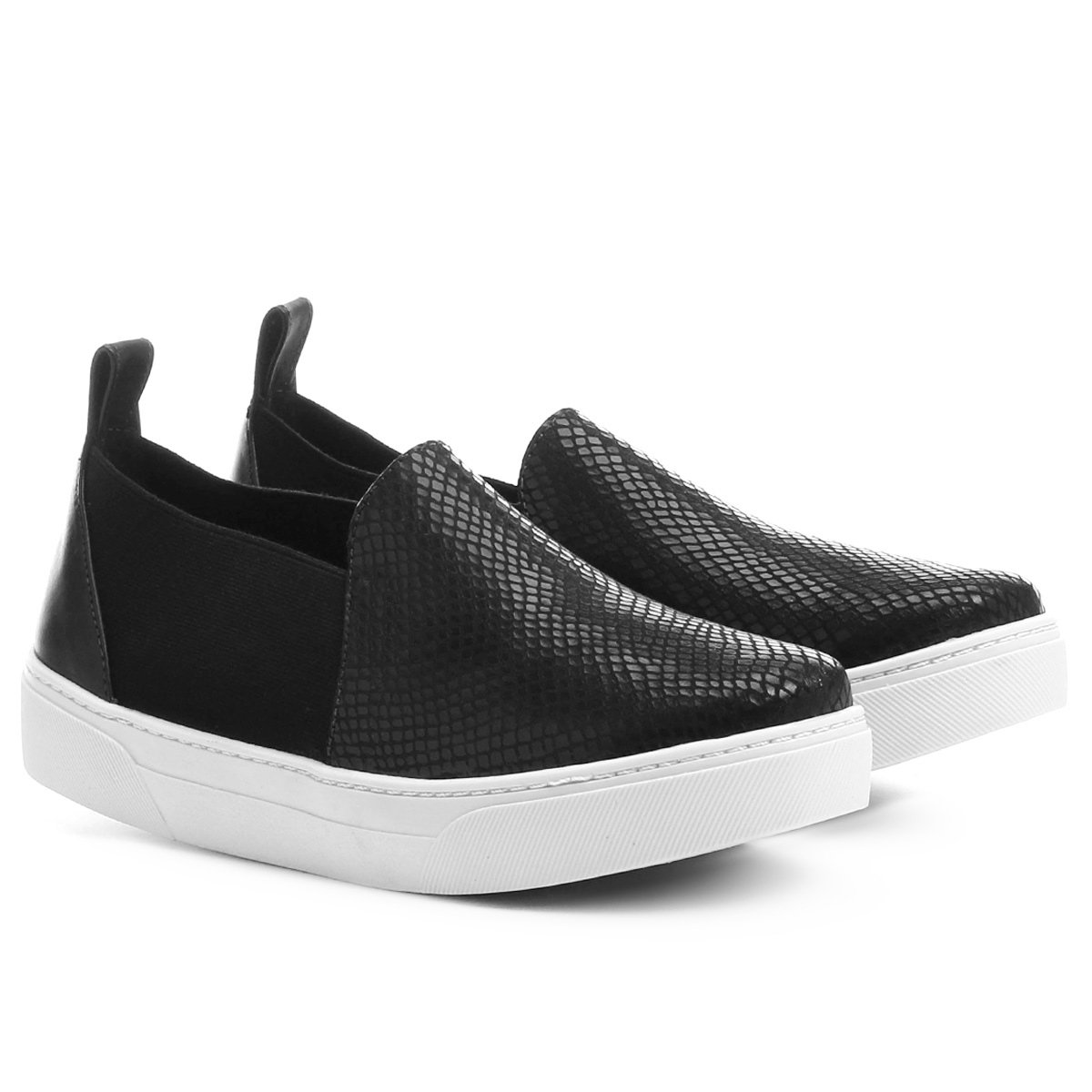 slip on couro preto feminino